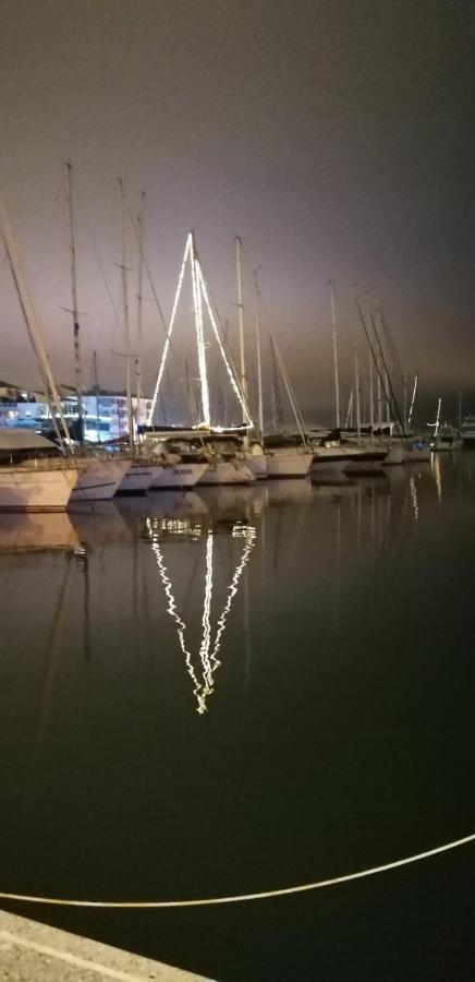 Charmant Appartement A 350M De La Plage Et Du Port Fréjus Εξωτερικό φωτογραφία